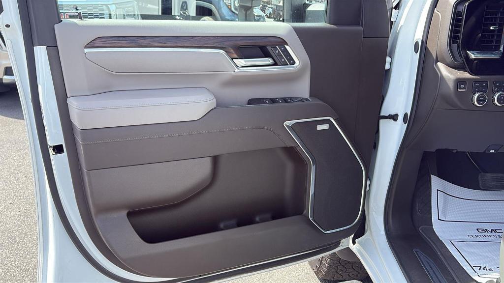 used 2025 GMC Sierra 2500 car, priced at $73,999