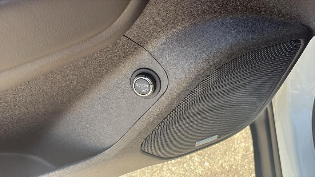 used 2022 GMC Acadia car, priced at $27,999