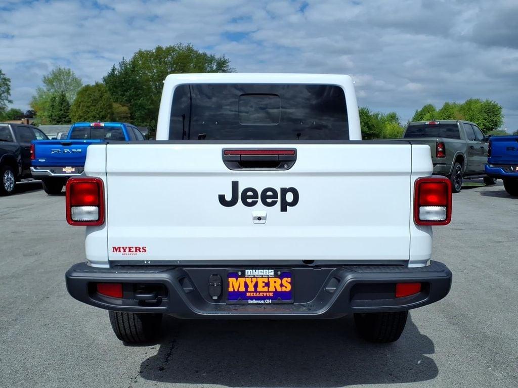 new 2026 Jeep Gladiator car, priced at $46,040