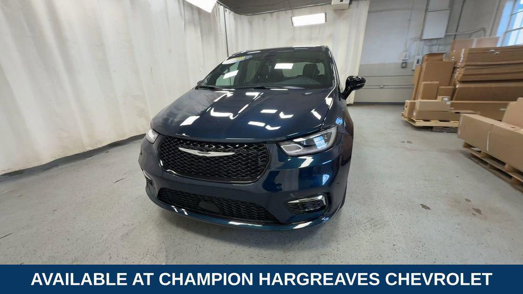 used 2025 Chrysler Pacifica car, priced at $29,249