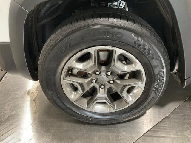 used 2019 Jeep Cherokee car, priced at $15,107