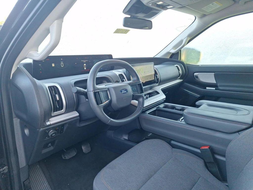 used 2025 Ford Expedition car, priced at $58,991