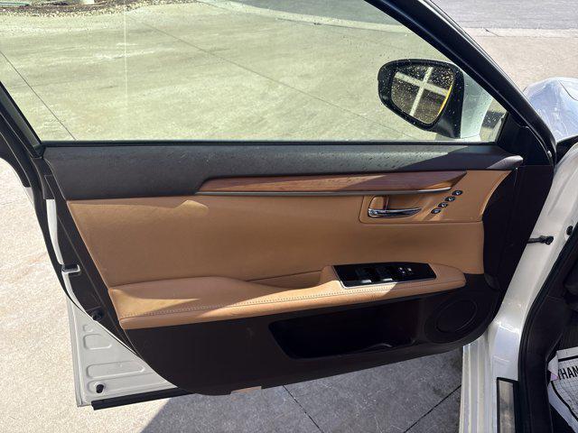 used 2016 Lexus ES 300h car, priced at $18,354