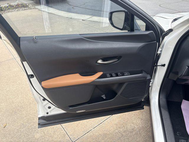 2019 Eminent White Pearl Lexus UX 200