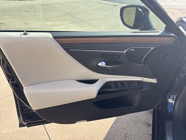 new 2025 Lexus ES 350 car, priced at $53,940
