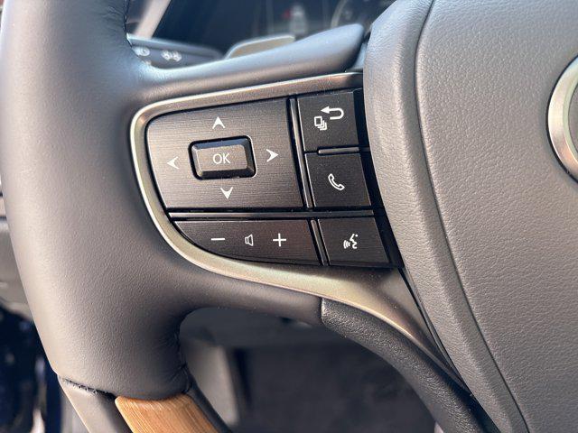 new 2025 Lexus ES 350 car, priced at $53,940