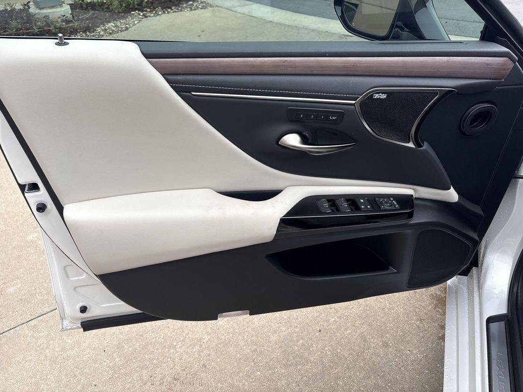 used 2024 Lexus ES 300h car, priced at $48,468