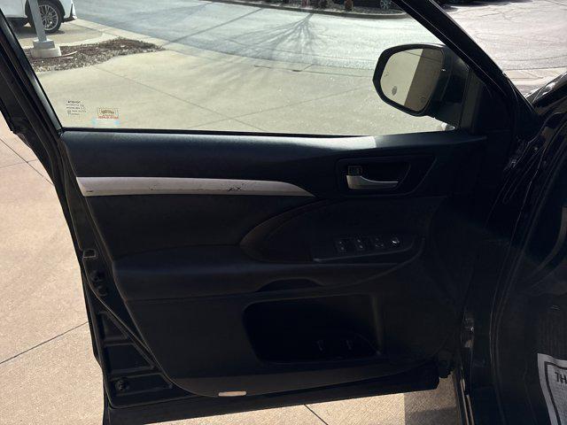 used 2019 Toyota Highlander car, priced at $23,668