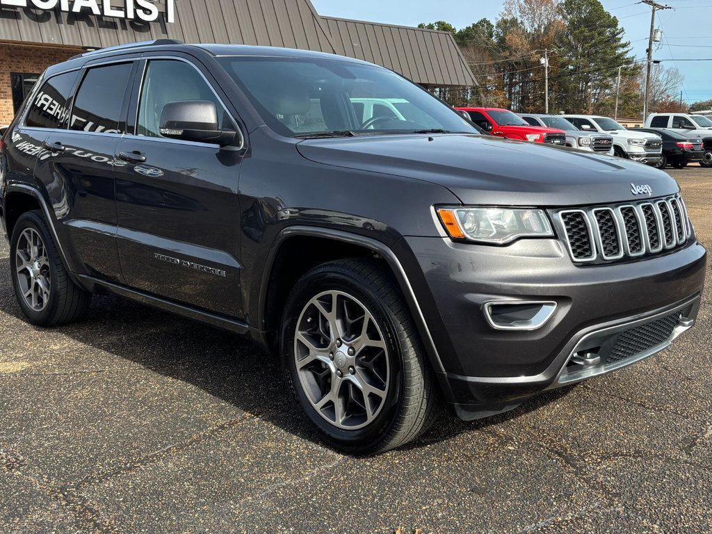 2018 Granite Crystal Metallic Clearcoat Jeep Grand Cherokee