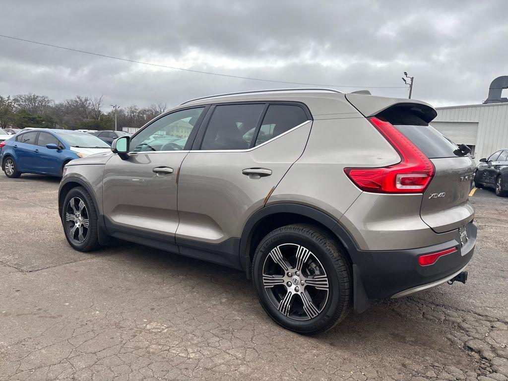 used 2021 Volvo XC40 car, priced at $24,900