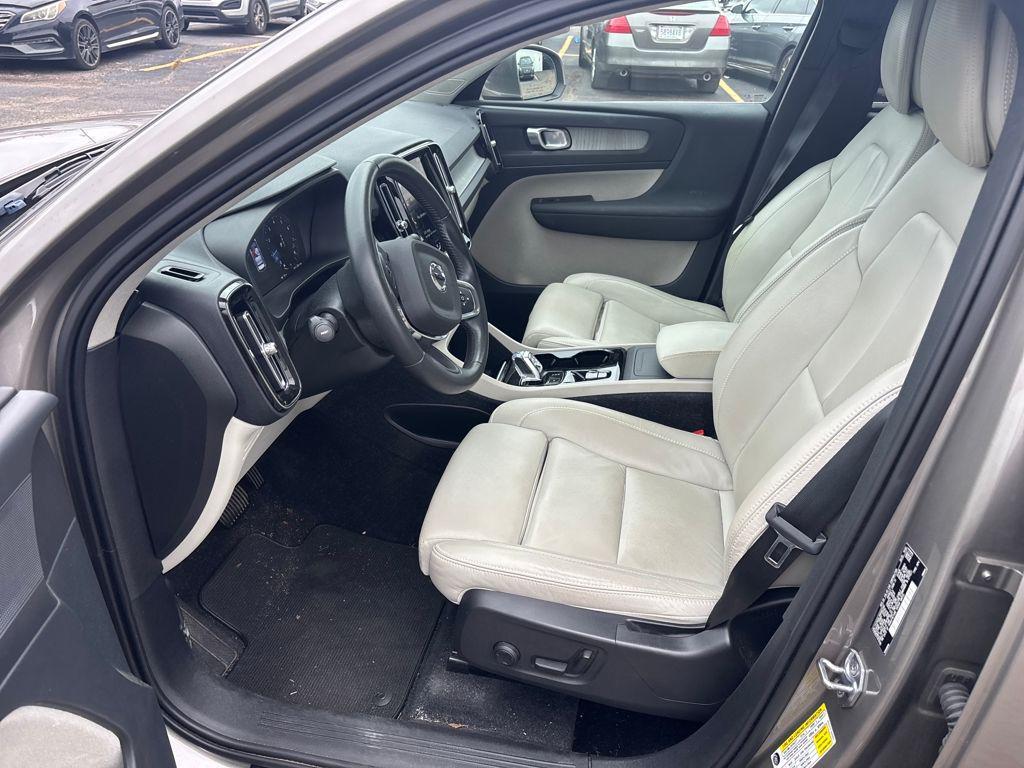used 2021 Volvo XC40 car, priced at $24,900