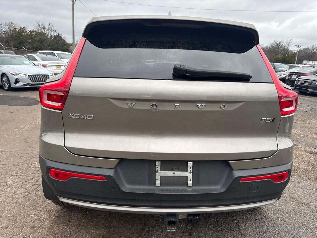 used 2021 Volvo XC40 car, priced at $24,900
