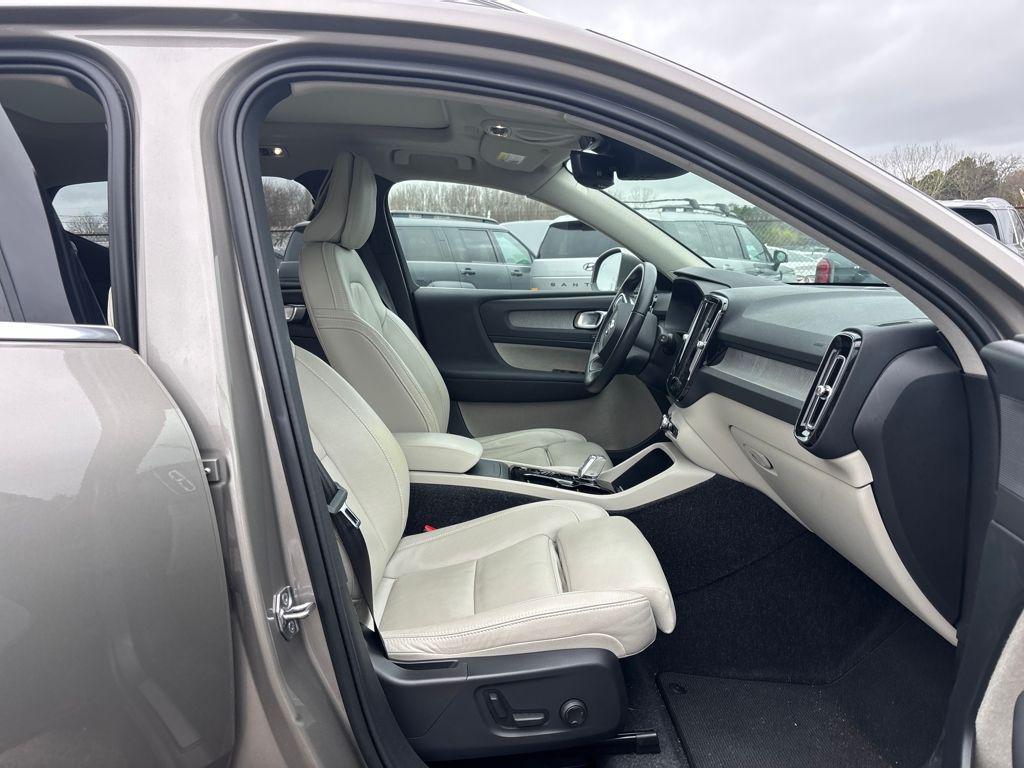 used 2021 Volvo XC40 car, priced at $24,900