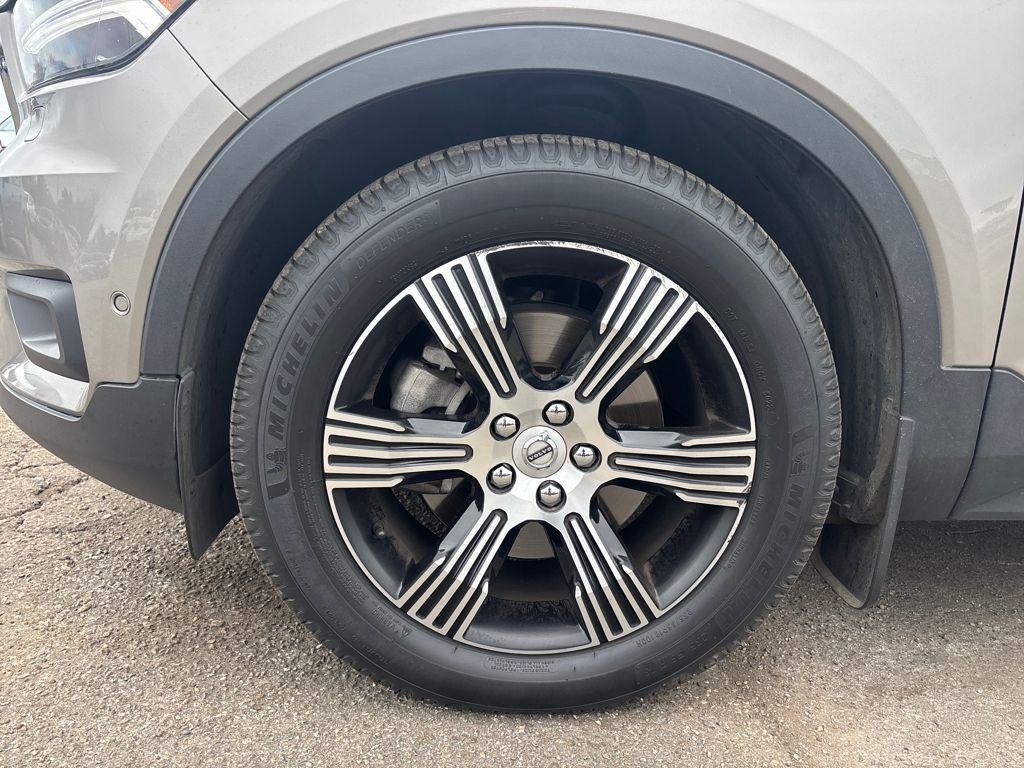 used 2021 Volvo XC40 car, priced at $24,900