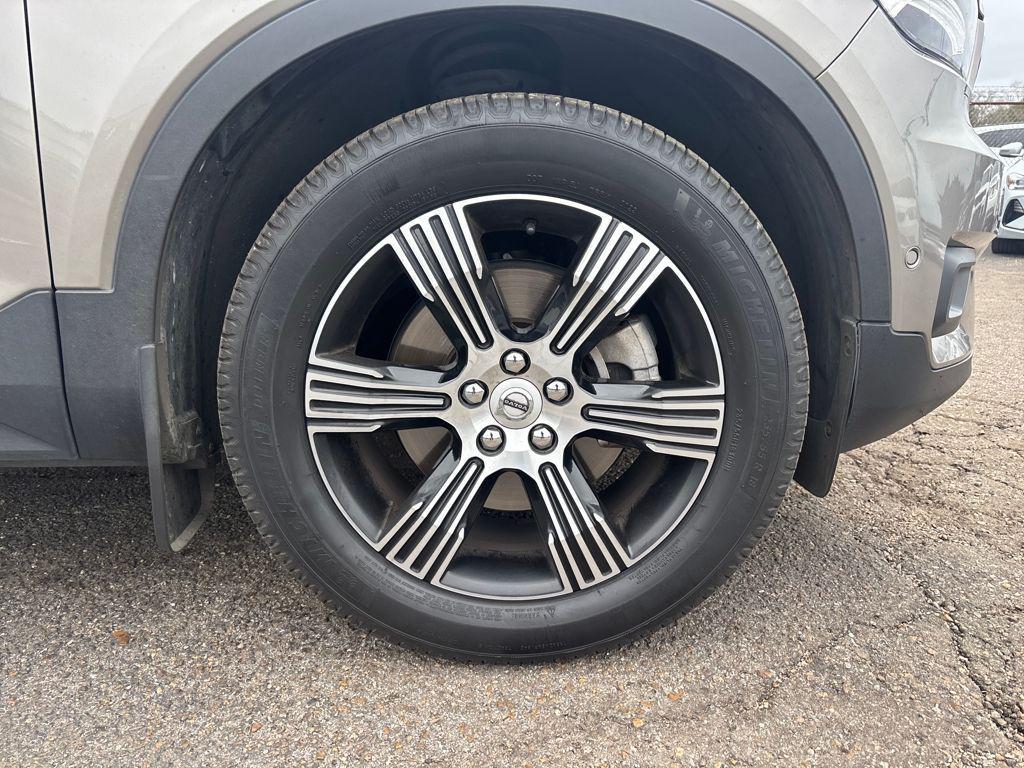 used 2021 Volvo XC40 car, priced at $24,900