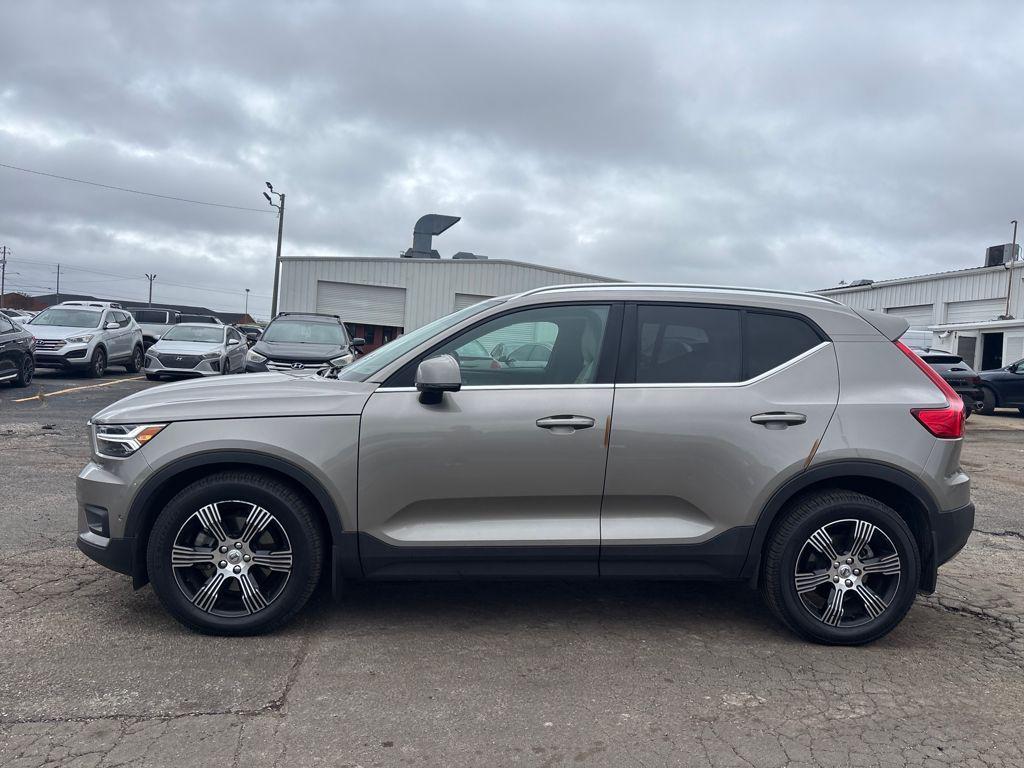 used 2021 Volvo XC40 car, priced at $24,900