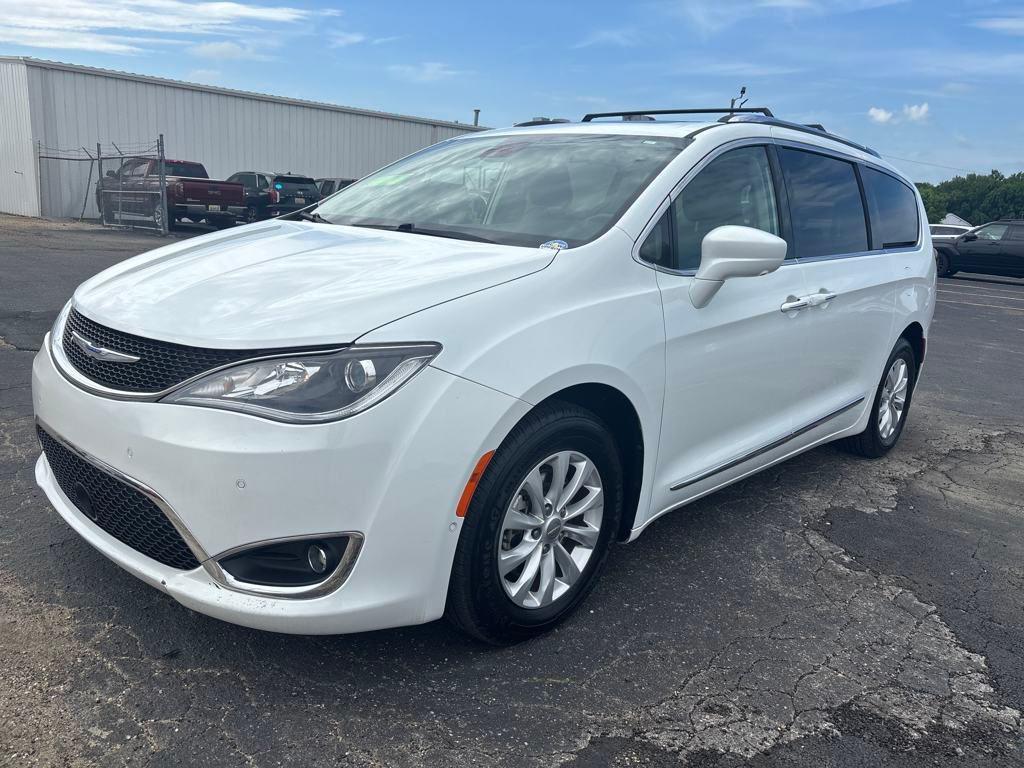 2018 Bright White Clearcoat Chrysler Pacifica