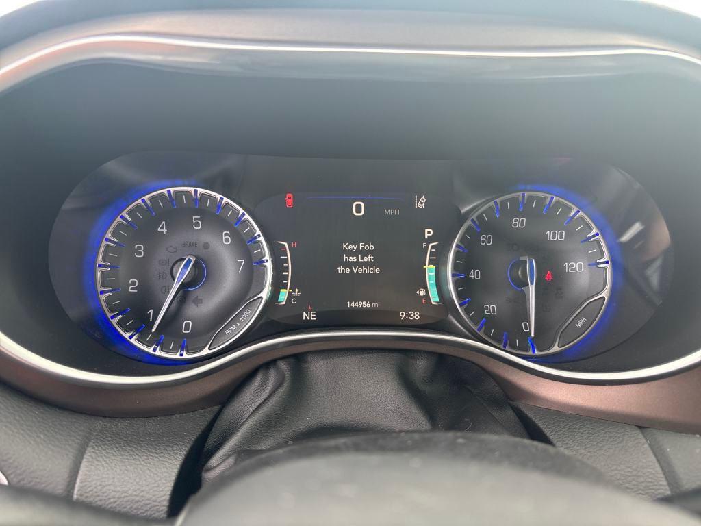 2018 Bright White Clearcoat Chrysler Pacifica