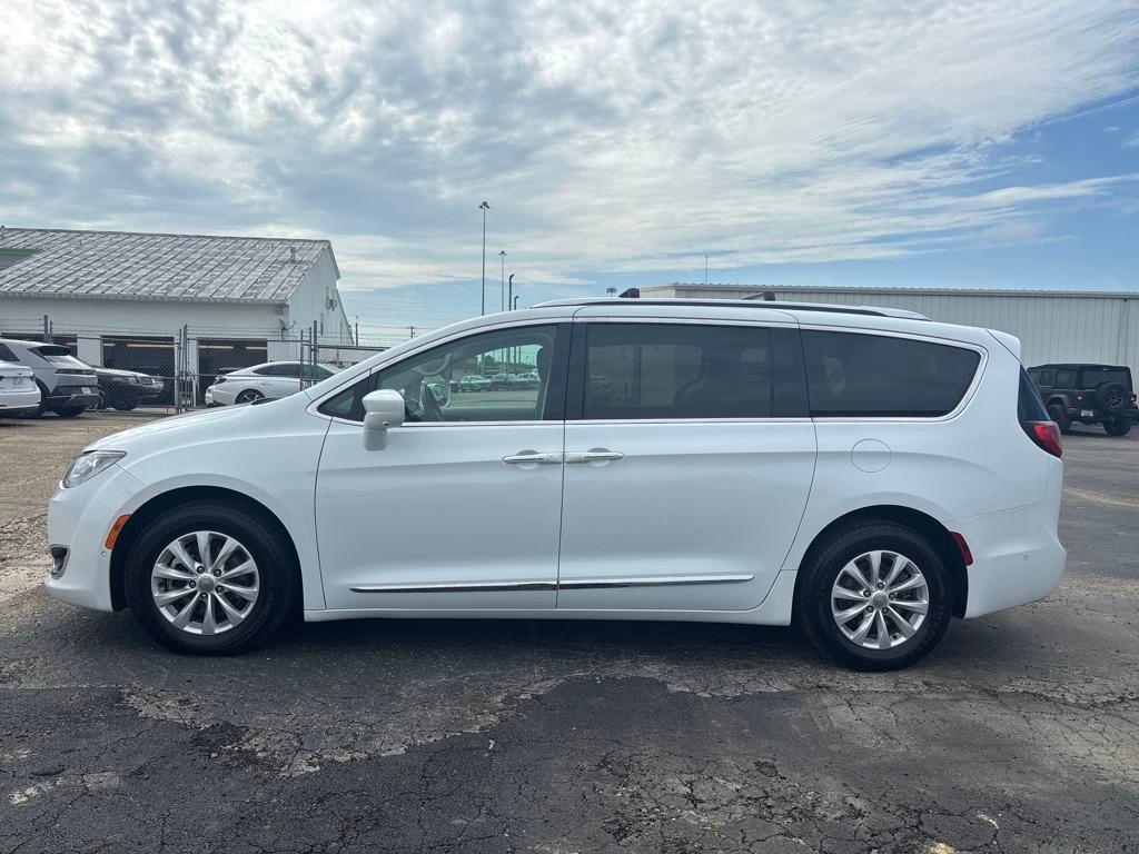2018 Bright White Clearcoat Chrysler Pacifica