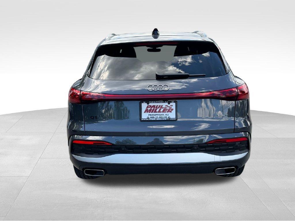 Audi Q5 view 8