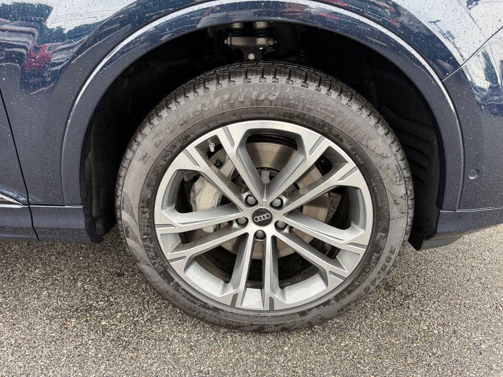 new 2026 Audi Q7 car, priced at $62,590