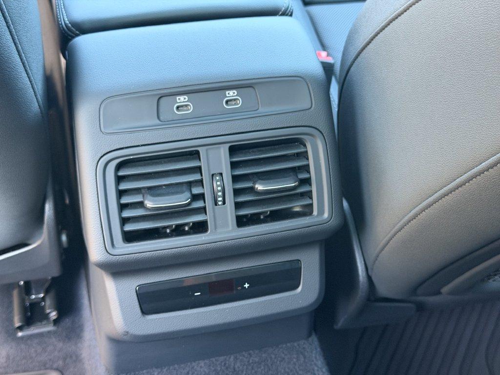 Audi Q5 view 26