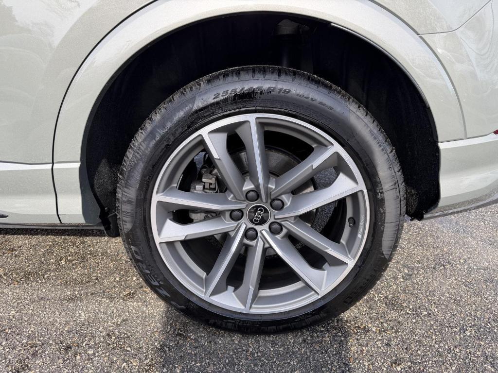 used 2025 Audi Q3 car, priced at $33,500