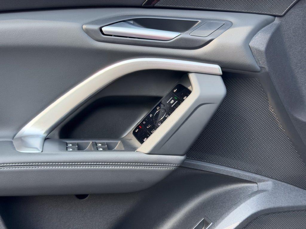 Audi Q5 view 15
