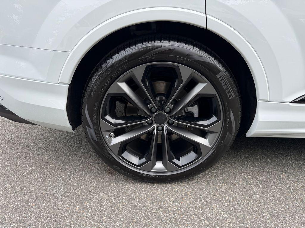 new 2026 Audi Q7 car, priced at $73,095