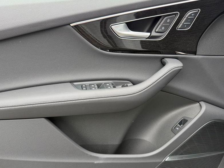 new 2026 Audi Q7 car, priced at $73,095