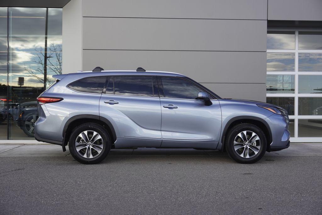 used 2022 Toyota Highlander car, priced at $33,175