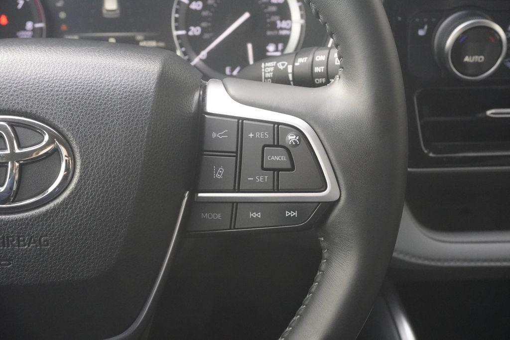 used 2022 Toyota Highlander car, priced at $33,175