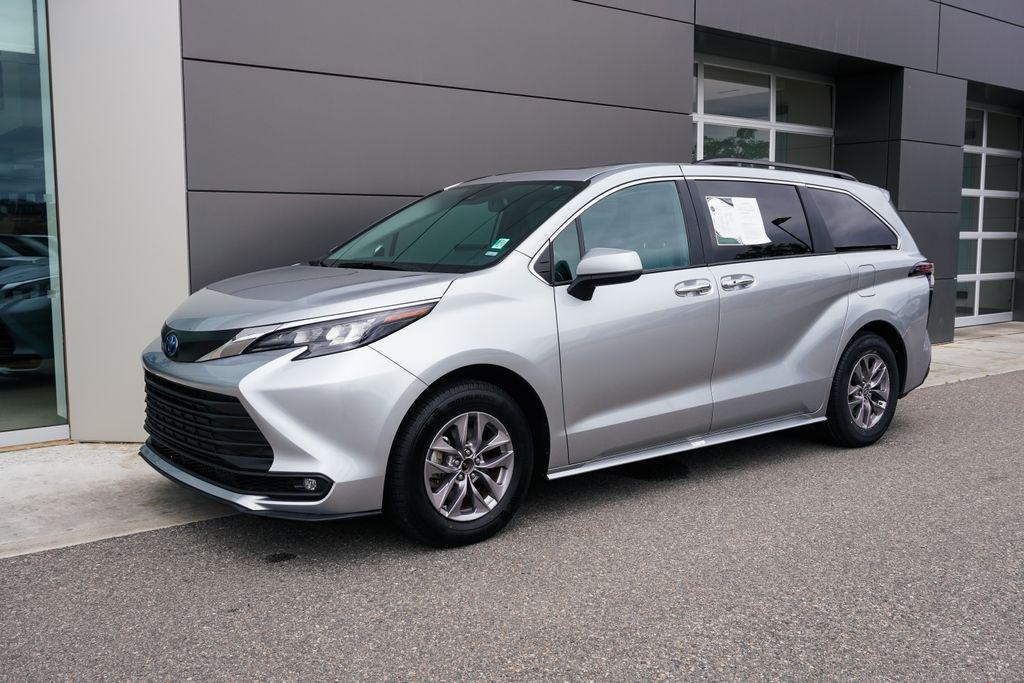 used 2025 Toyota Sienna car, priced at $43,615