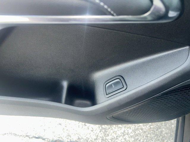 used 2025 Chevrolet Traverse car, priced at $34,566