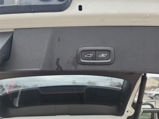 used 2019 Volvo XC40 car, priced at $16,275