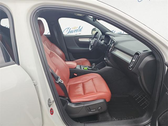 used 2019 Volvo XC40 car, priced at $16,275