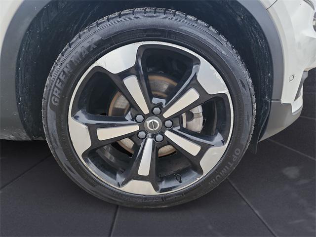 used 2019 Volvo XC40 car, priced at $16,275