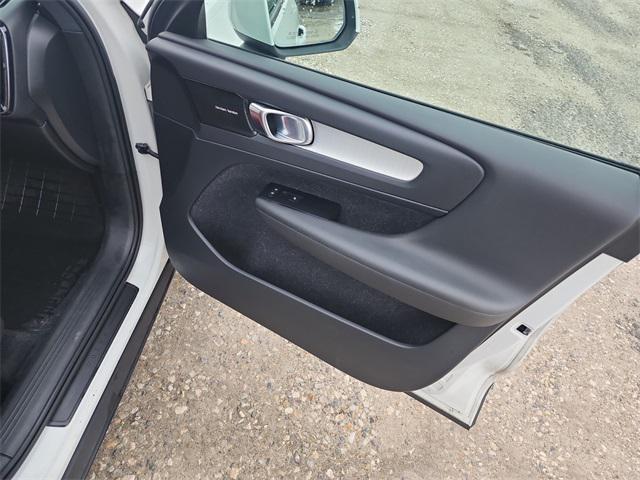 used 2019 Volvo XC40 car, priced at $16,275