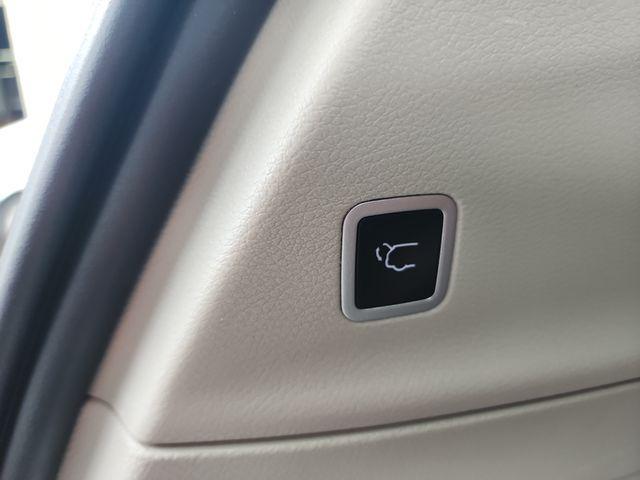 used 2023 Chrysler Pacifica car, priced at $25,044