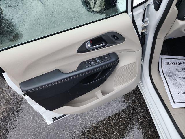 used 2023 Chrysler Pacifica car, priced at $25,044