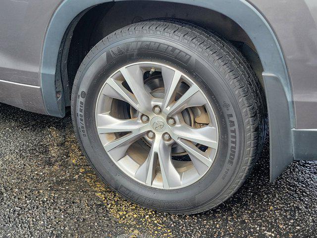 used 2014 Toyota Highlander car, priced at $10,995