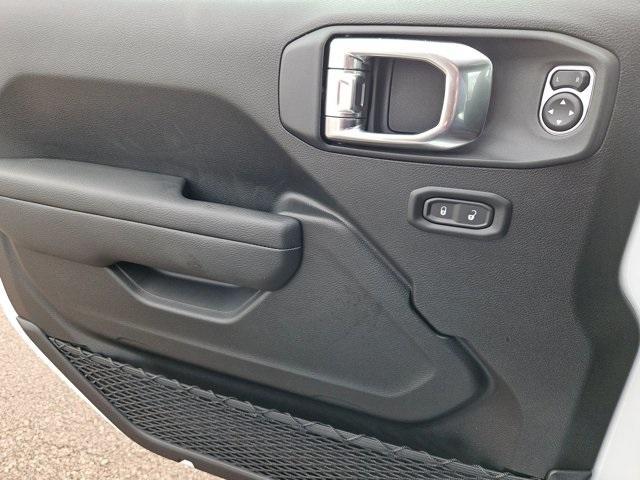 new 2026 Jeep Wrangler car, priced at $38,348