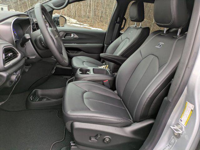 new 2026 Chrysler Pacifica car, priced at $44,406