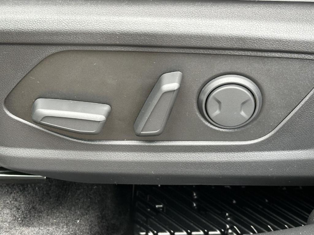 new 2025 Hyundai TUCSON Hybrid car, priced at $42,948