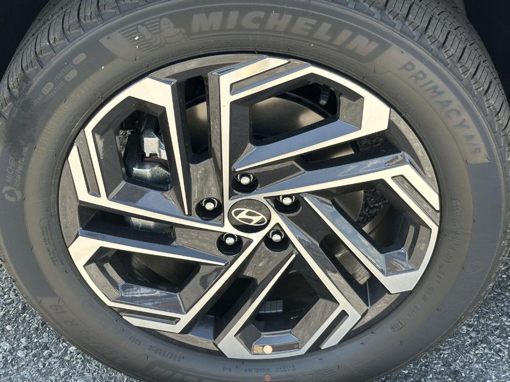 new 2026 Hyundai TUCSON Hybrid car, priced at $43,605