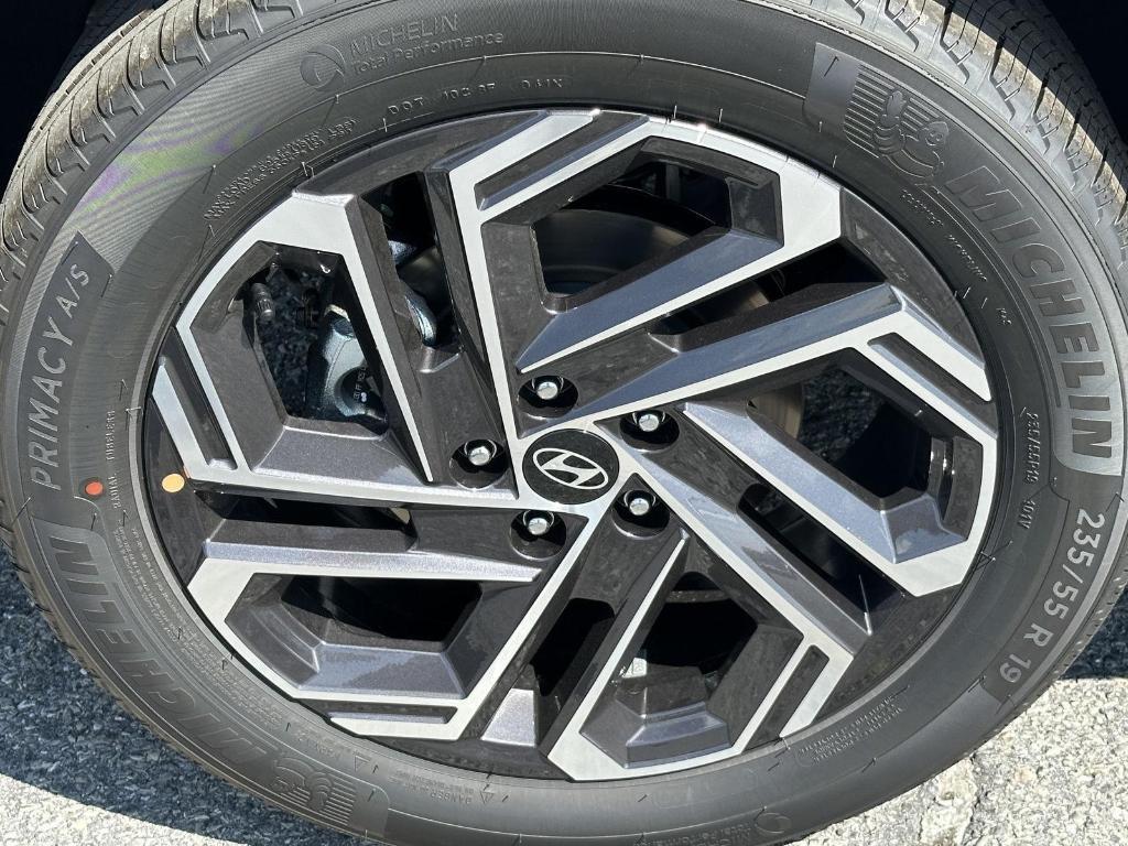 new 2026 Hyundai TUCSON Hybrid car, priced at $43,605
