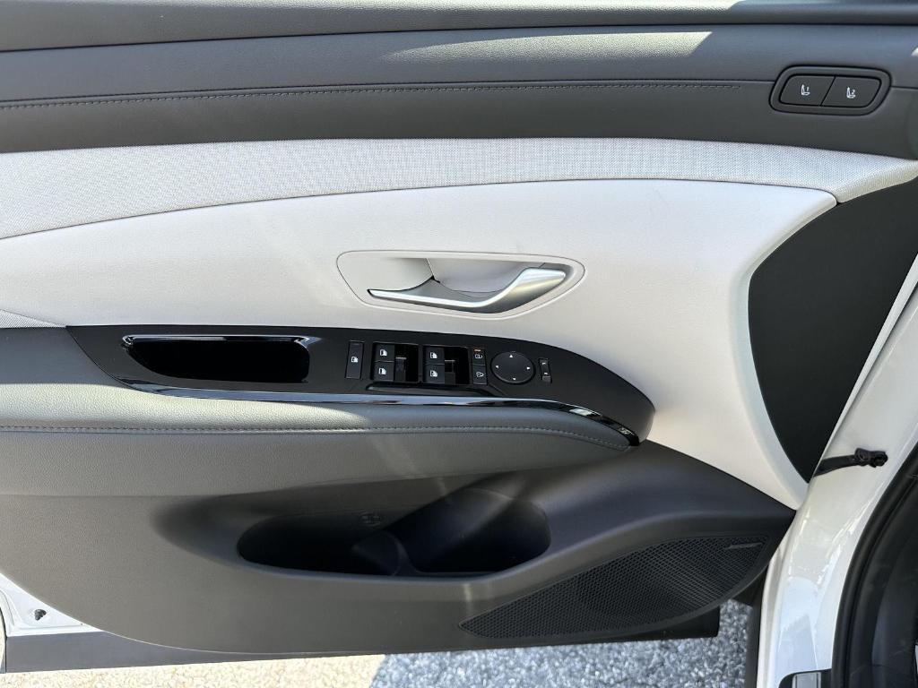 new 2026 Hyundai TUCSON Hybrid car, priced at $43,605