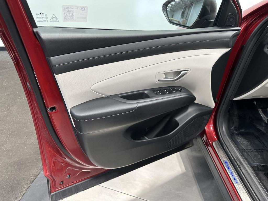 used 2025 Hyundai TUCSON Hybrid car, priced at $30,695