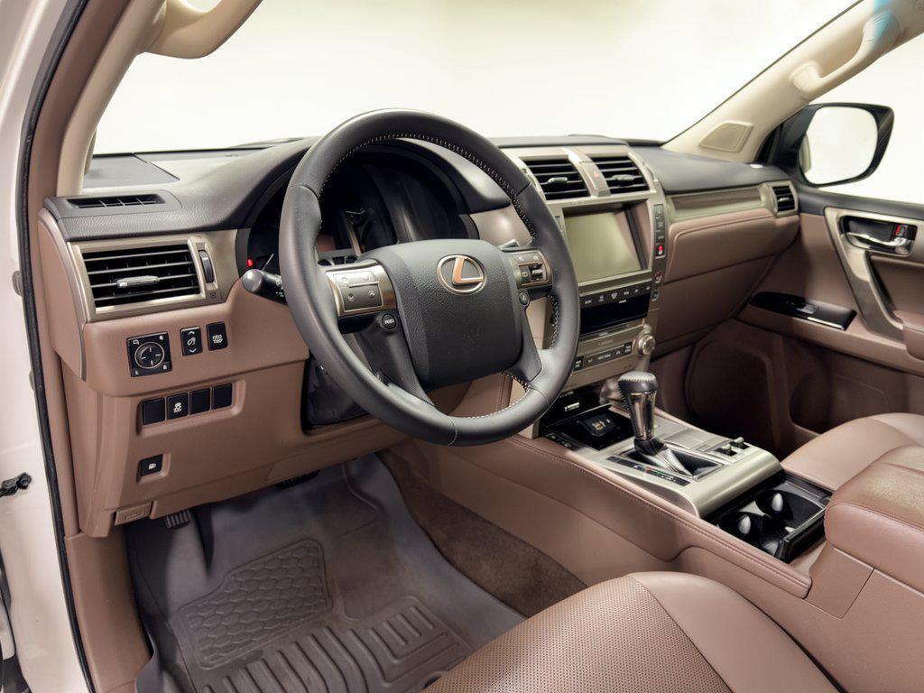 Lexus GX view 4