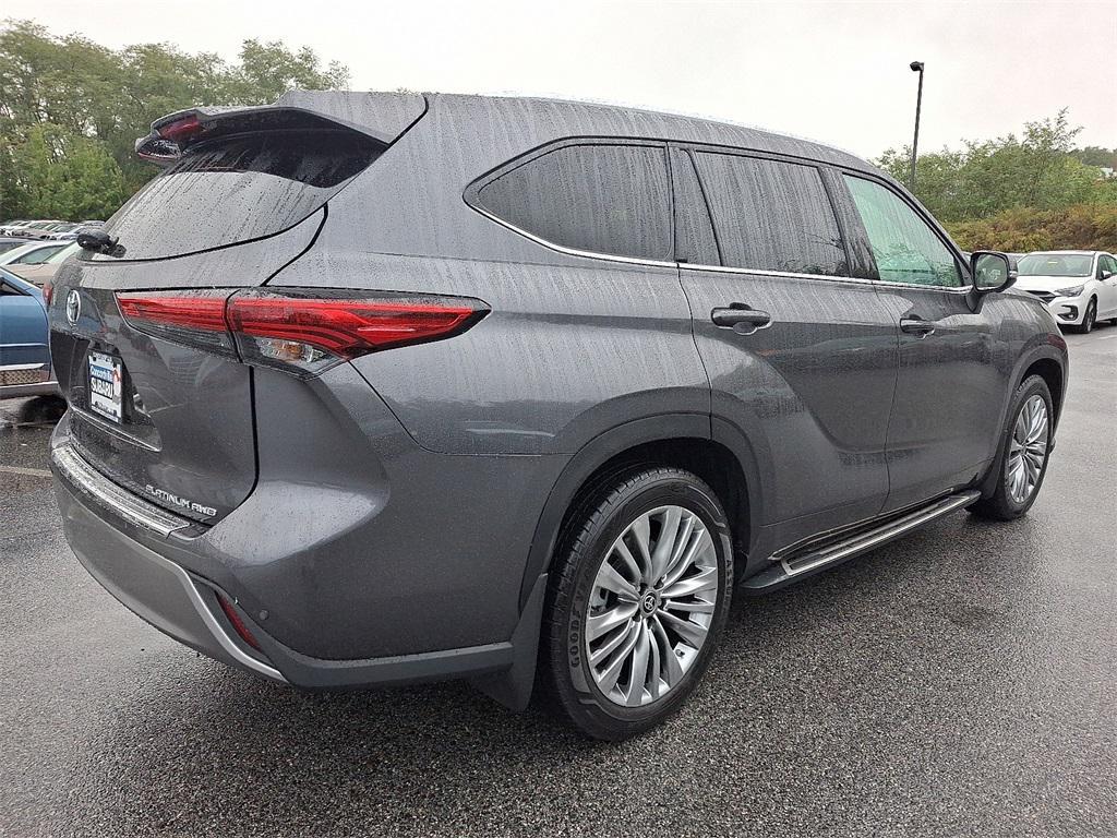 used 2023 Toyota Highlander car, priced at $41,500